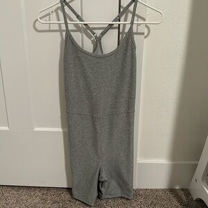Old Navy Active Cloud+ Racerback Bodysuit - 6in (GRAY)